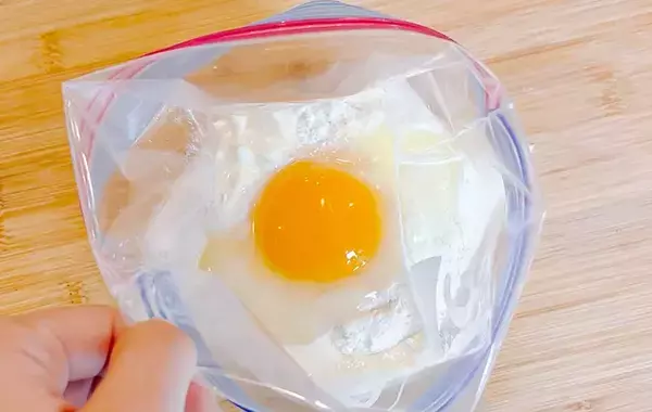 イチゴを並べて焼いたら…　完成したパンケーキに、5歳息子が「もったいなくて食べられない！」