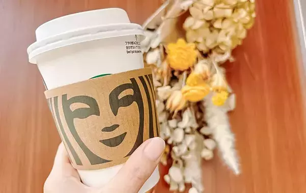 ホットでついてくる『スタバのスリーブ』　飲み終えた後の使い道に「何枚でもほしい」