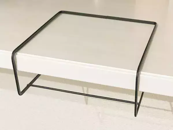 100均のお皿用ラック、食器棚で使わず？　収納術に「何個も欲しくなる」