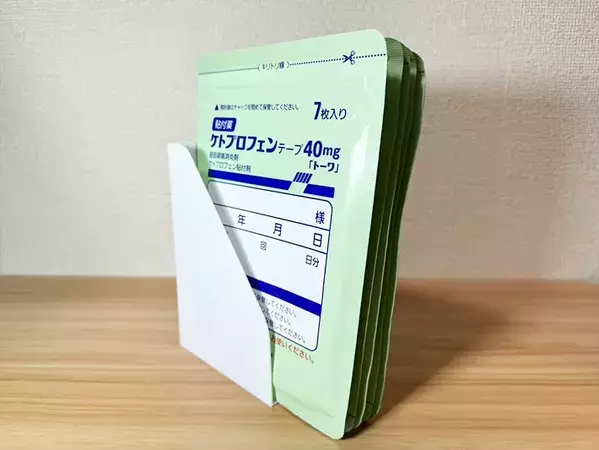 ダイソーの『シール売り場』で見つけたスタンドが便利すぎ！　家の中でできる７つの使い道