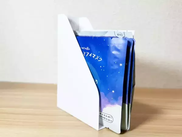 ダイソーの『シール売り場』で見つけたスタンドが便利すぎ！　家の中でできる７つの使い道
