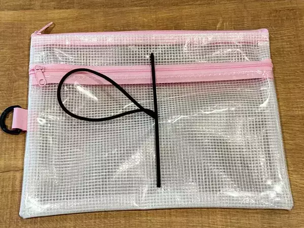 100均のメッシュポーチに穴を開けると…？　できたものに「これ考えた人天才！」