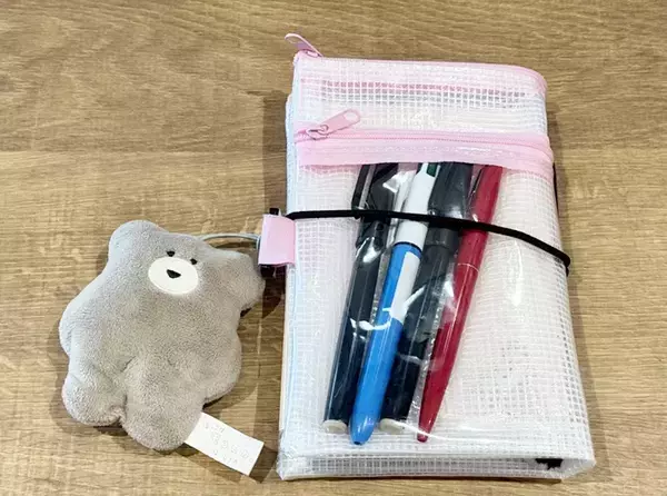 100均のメッシュポーチに穴を開けると…？　できたものに「これ考えた人天才！」