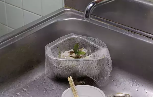 もっと早く知りたかった！ 生ゴミのニオイとコバエを劇的に抑える方法【小林製薬】