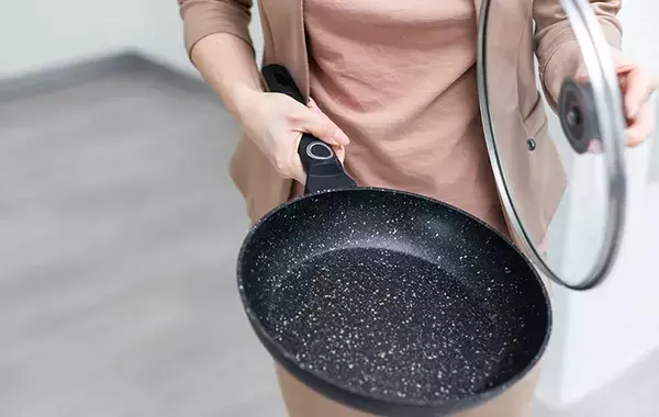 フライパンの『寿命』って知ってる？　メーカーに聞いた買い替えサイン