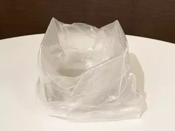 100均で見つけた『U型』のブックスタンド　キッチンをより便利にする使い方に「その手があったか」