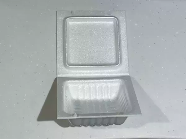 捨てる直前の納豆パックの蓋を有効活用！　0円でキッチンの『ちょい置き』に生かす3つの方法