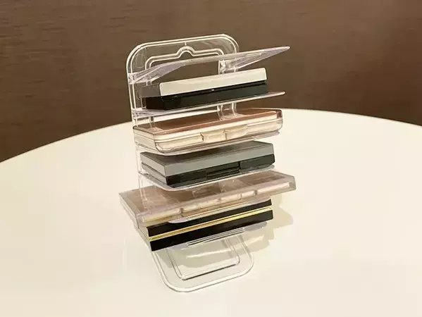 100均の『ハンカチスタンド』をハンカチに使わず？　じゃない使い方に「取り出しやすくて便利！」