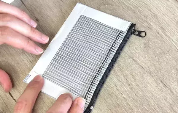 片方になった靴下をカットして…　たった10分で「便利ポーチ」が完成【裁縫道具いらず】