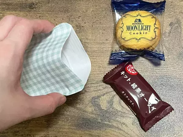 カバンから取り出すたびにテンションが上がる！　透明のチャック袋をかわいくアレンジしてみると…「旅行時に便利」