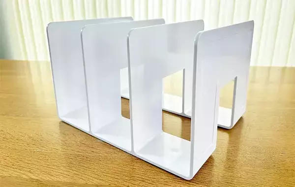 整理のプロが驚いた「ブックエンド」4つの活用ワザ　キッチン棚で逆さに置くと？