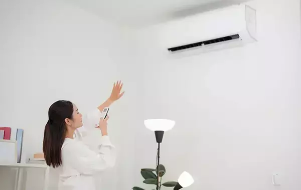 エアコンの冷房と除湿、梅雨入り前はどっちがお得？　メーカーに聞いた電気代と体感温度の違い