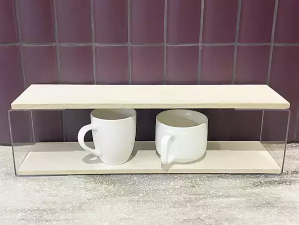100均の『コの字型スタンド』と木板で？　作ったモノに「こういうの部屋に欲しかった」【簡単DIY】