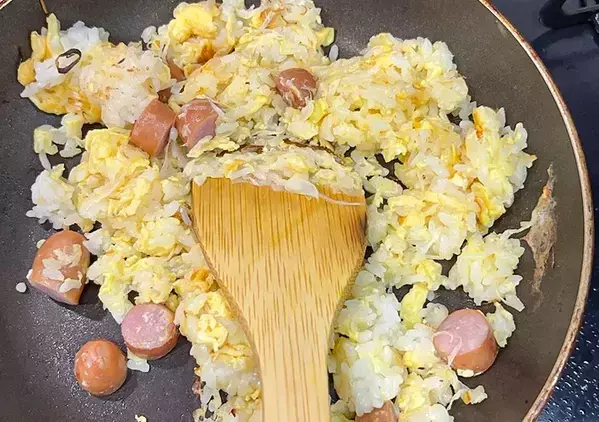 『大さじ1杯』入れてみて！　チャーハンの意外な味つけに「味がばっちり決まった」