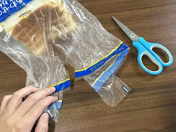 パンの留め具は使いません！　切れ込みを入れるだけの閉じ方が「意外と優秀」