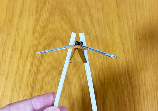 フォークの柄をダブルクリップに通すだけ！　便利な組み合わせワザに「早く知りたかった」