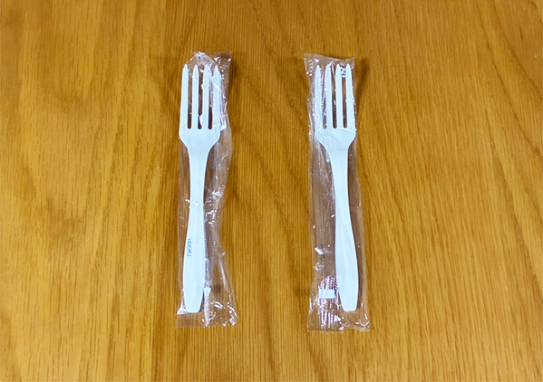 フォークの柄をダブルクリップに通すだけ！　便利な組み合わせワザに「早く知りたかった」