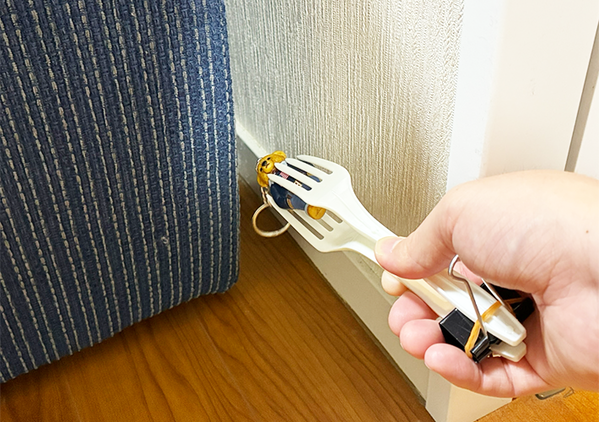 フォークの柄をダブルクリップに通すだけ！　便利な組み合わせワザに「早く知りたかった」