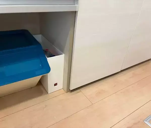 100均グッズでゴミ袋の悩みが即解決！　1枚だけサッと取れる収納術に「生活感ゼロ」