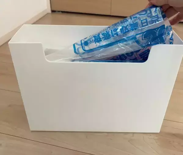 100均グッズでゴミ袋の悩みが即解決！　1枚だけサッと取れる収納術に「生活感ゼロ」