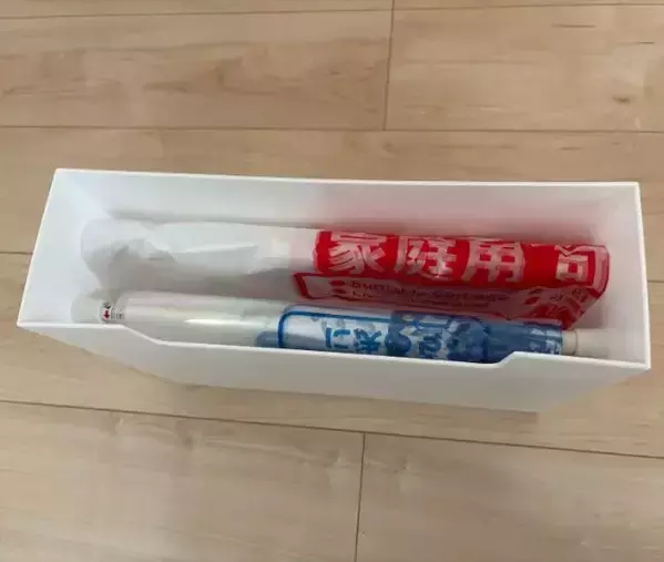 100均グッズでゴミ袋の悩みが即解決！　1枚だけサッと取れる収納術に「生活感ゼロ」