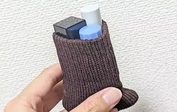 『DAISOの輪』の投稿を実践！　ダイソー『チェアソックス』で小物収納が“超ラク”になった