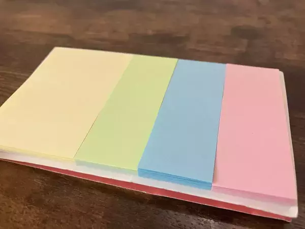 ふせんは市販ケースに入れません！　クリアファイルを切るだけでぴったり収納【文房具収納4選】