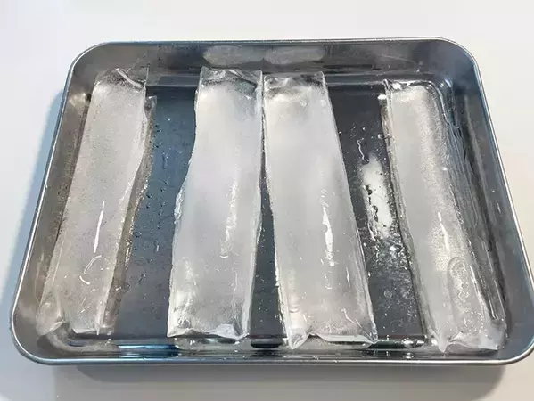 ジッパー袋と割り箸で？　暑い日に助かる裏ワザに「思い立ったらすぐできる！」