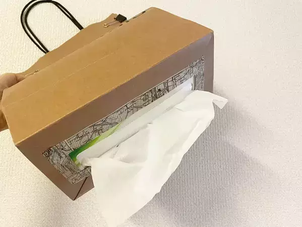 捨てなかった人、正解です！　余った紙袋を「再利用」して吊るせるケースにする裏ワザ
