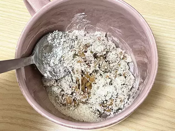 余った『粉チーズ』×納豆　混ぜて焼いてみると…カリカリ食感の一品に？