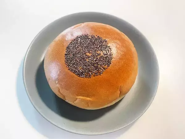 クーリッシュ、そのまま飲むの待って！　あんぱんに「注入」すると…大胆アレンジに「間違いないやつ」