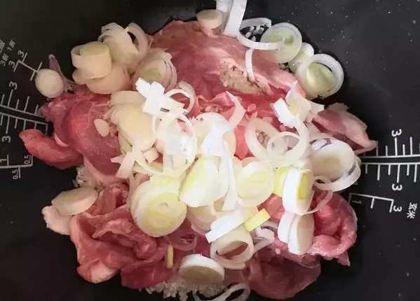炊飯後に『大さじ3杯』足すだけ！　いつもの炊き込みご飯に、高校生息子が「うまっ！」