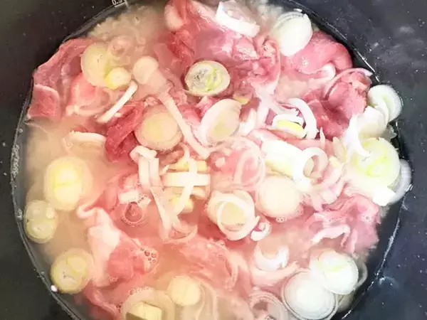 炊飯後に『大さじ3杯』足すだけ！　いつもの炊き込みご飯に、高校生息子が「うまっ！」