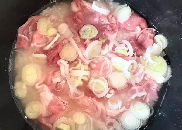 炊飯後に『大さじ3杯』足すだけ！　いつもの炊き込みご飯に、高校生息子が「うまっ！」