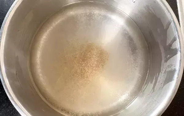 いつもの味噌汁に入れるだけ！　高校生息子が『これとご飯だけでいい』と歓喜した一杯