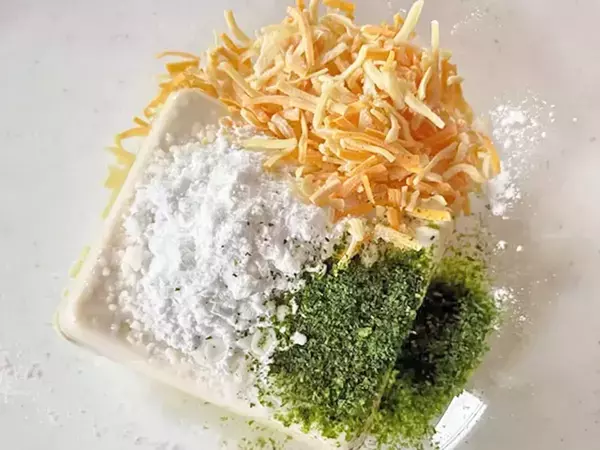 「豆腐×ちくわ」混ぜて焼くだけ！　包丁不要の『節約おかず』が家族にヒット【10分レシピ】