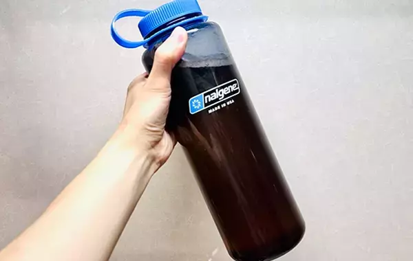 冷蔵庫を開けたら麦茶が空っぽでガッカリ　そんな時に使える30秒で水出し麦茶を作る方法こちら！