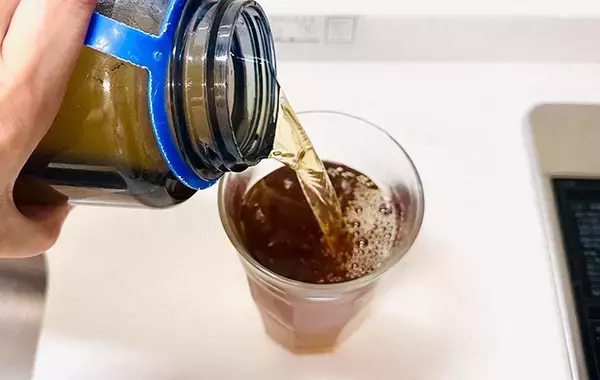 冷蔵庫を開けたら麦茶が空っぽでガッカリ　そんな時に使える30秒で水出し麦茶を作る方法こちら！