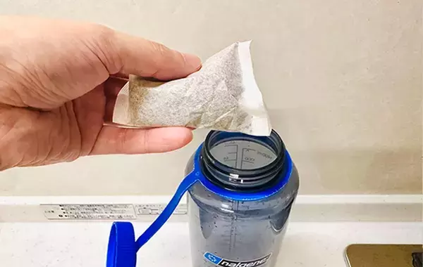 冷蔵庫を開けたら麦茶が空っぽでガッカリ　そんな時に使える30秒で水出し麦茶を作る方法こちら！