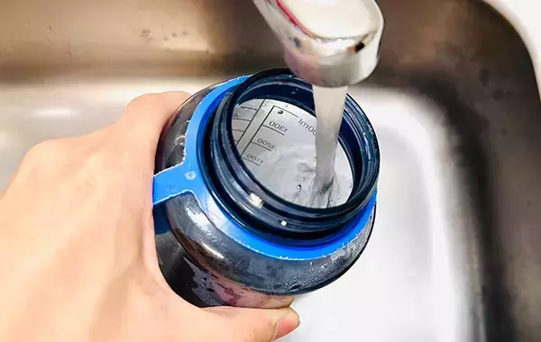 冷蔵庫を開けたら麦茶が空っぽでガッカリ　そんな時に使える30秒で水出し麦茶を作る方法こちら！