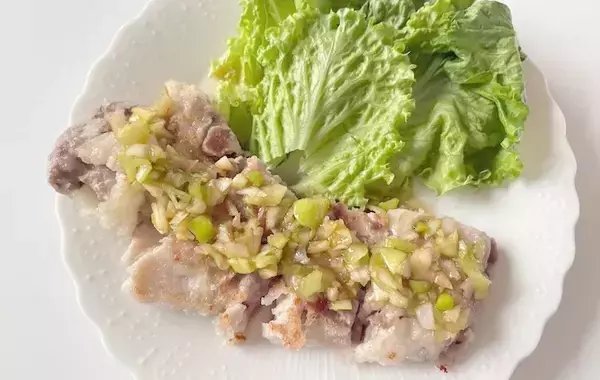 豚こま肉はほぐさず、パックからフライパンへ！　完成した一品に「ご飯が足りない…！」