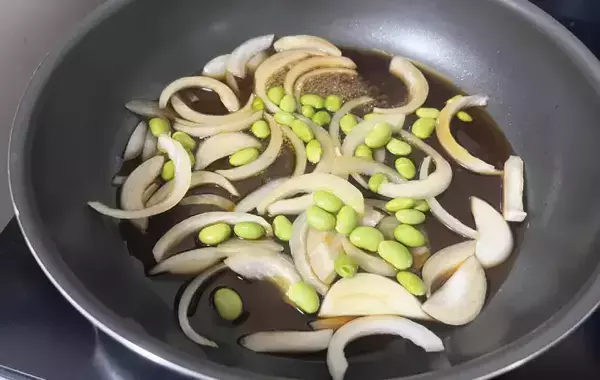 その発想はなかった！　玉子丼に“あの夏野菜”を足すだけで夫絶賛の神レシピに大変化