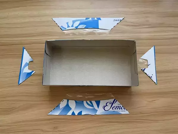 使い終わったティッシュ箱は捨てません！　０円でできる『伸縮ケース』がキッチンで大活躍