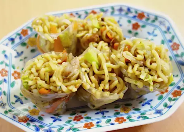「何これ！」　ライスペーパーで焼きそばを巻いたら家族が…【アレンジレシピ】