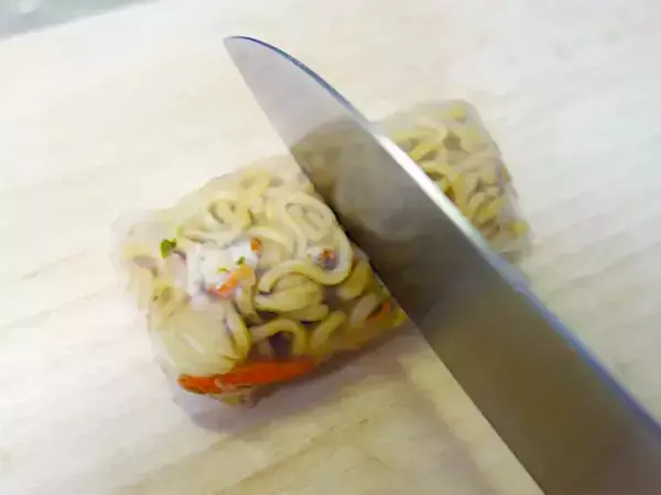 「何これ！」　ライスペーパーで焼きそばを巻いたら家族が…【アレンジレシピ】