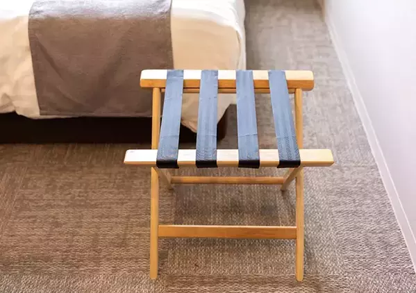 どうやって使うの？　ホテルの客室にある『謎のイス』、正体を聞いてみた
