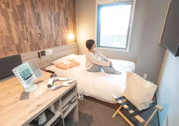 どうやって使うの？　ホテルの客室にある『謎のイス』、正体を聞いてみた