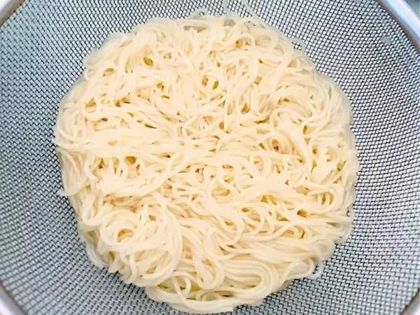 そうめん3束ペロリ！　めんつゆだけじゃない食べ方に「箸が止まらない」【簡単アレンジ】