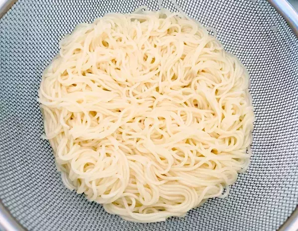 そうめん3束ペロリ！　めんつゆだけじゃない食べ方に「箸が止まらない」【簡単アレンジ】