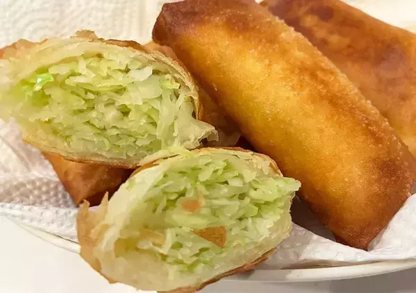 キャベツだけでこの満足感！ザクザク太巻き春巻きが止まらない
